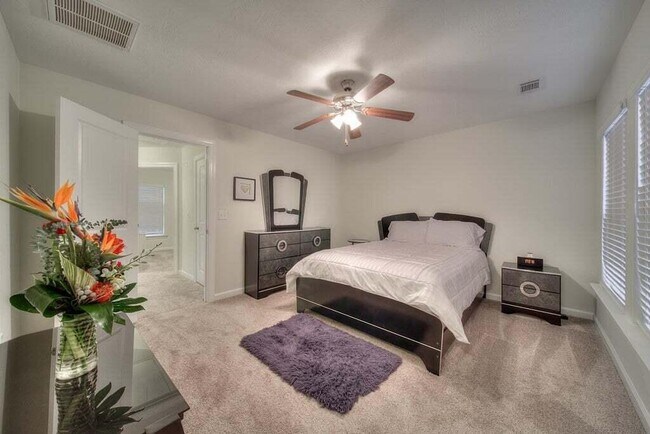 Building Photo - 710 Red Cedar Ct