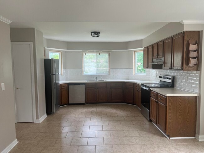 Building Photo - 1438 Rand Rd