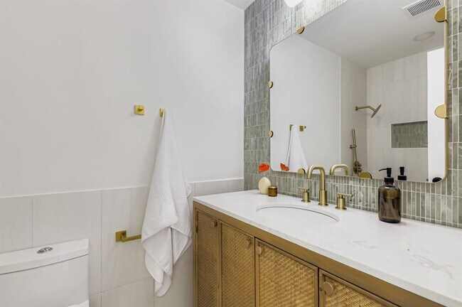 Building Photo - 2014 Hardy Cir