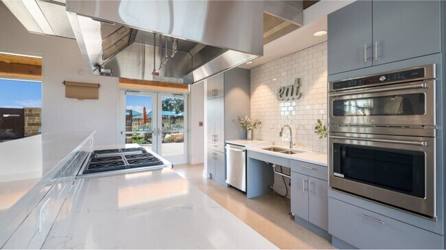 Building Photo - 4-bed 2-bath home in Alamo Ranch Area
