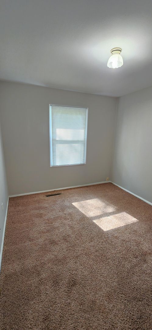 Building Photo - Great 3 bedroom 2 bath rancher at an amazi...