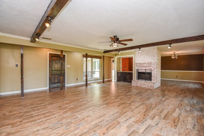 Building Photo - 12402 Amado Dr