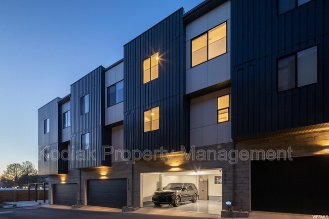 Building Photo - 1541 E Talo Ct