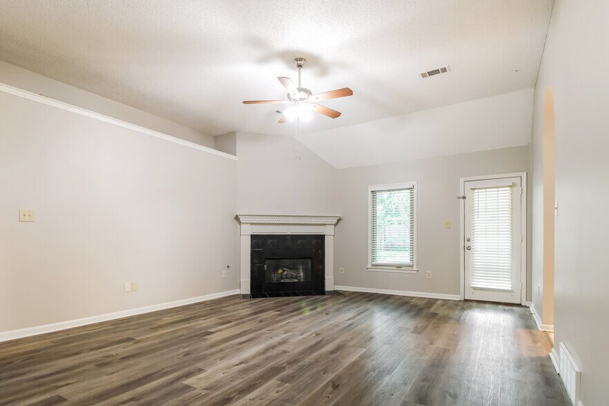 Building Photo - 1728 Edgeburg Ln