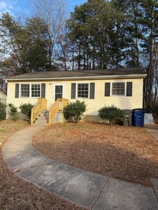 Primary Photo - 3919 Burtis St