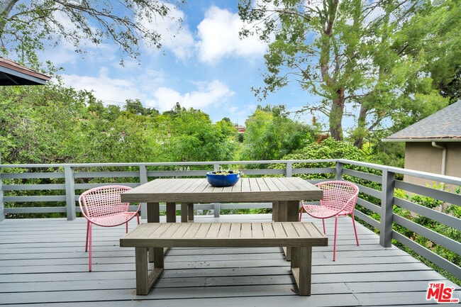 Building Photo - 380 Tamarac Dr