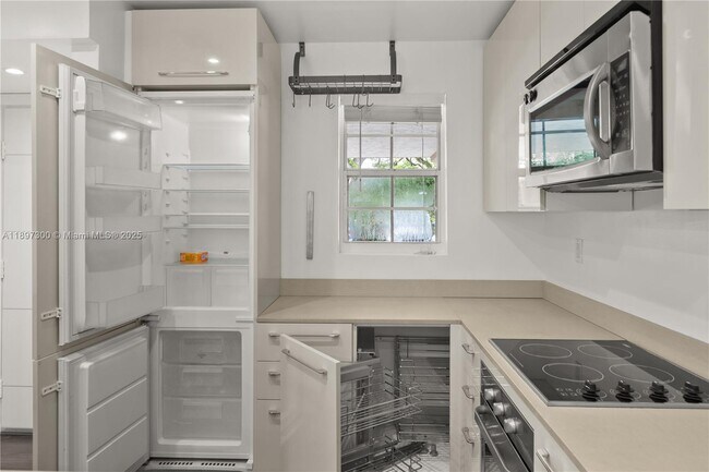 Building Photo - 3130 Bird Ave
