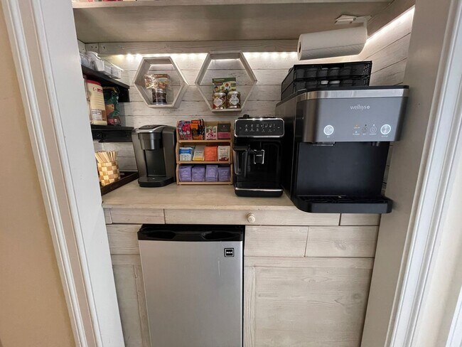 Building Photo - 6883 Birmingham Dr