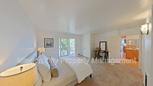 Building Photo - 1227 Viscaino Rd