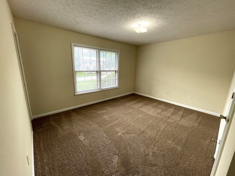 Building Photo - 107 Barrington Dr