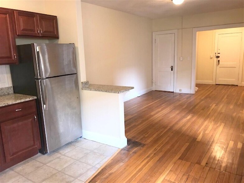 Building Photo - 5 Craigie Cir