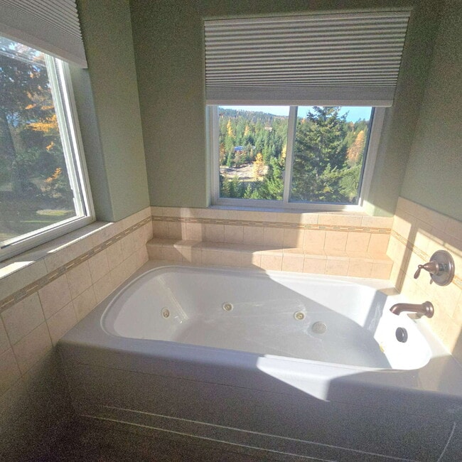 Building Photo - VIEWS!