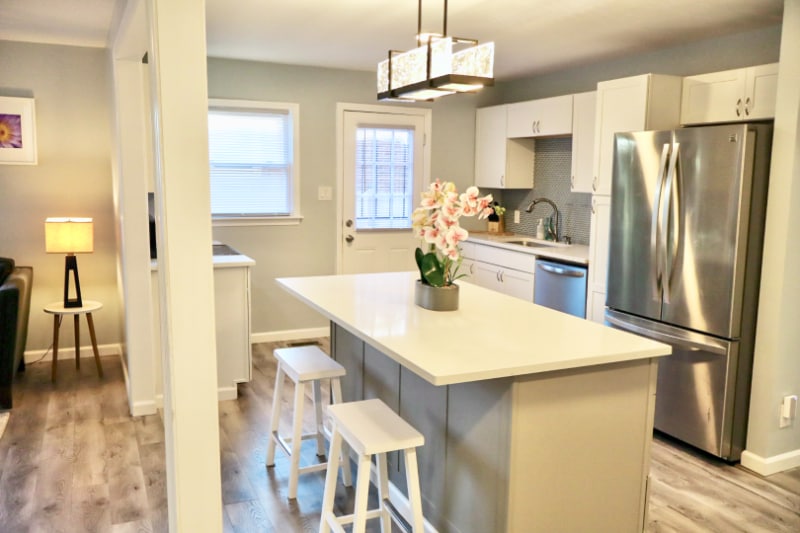 Building Photo - 618 Troy St