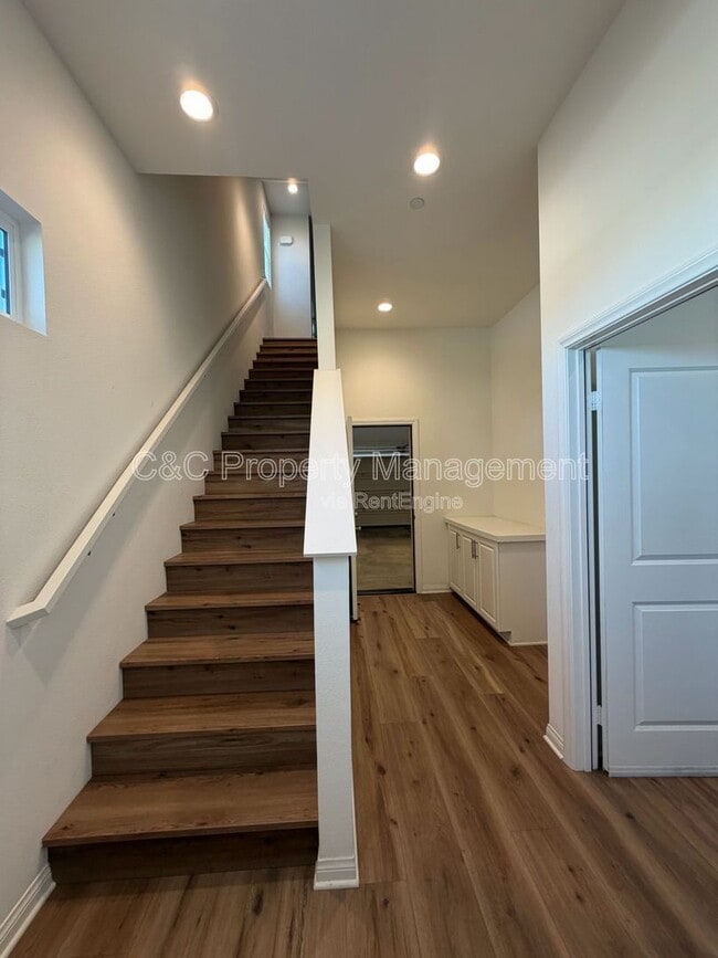 Building Photo - 223 S Johnson Ave