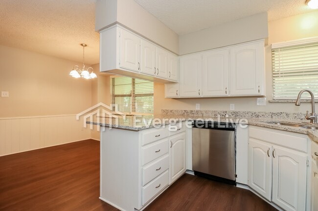 Building Photo - 2417 Meadow Vw