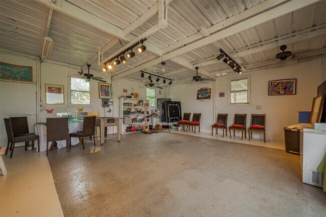 Building Photo - 2316 Green Meadows Dr