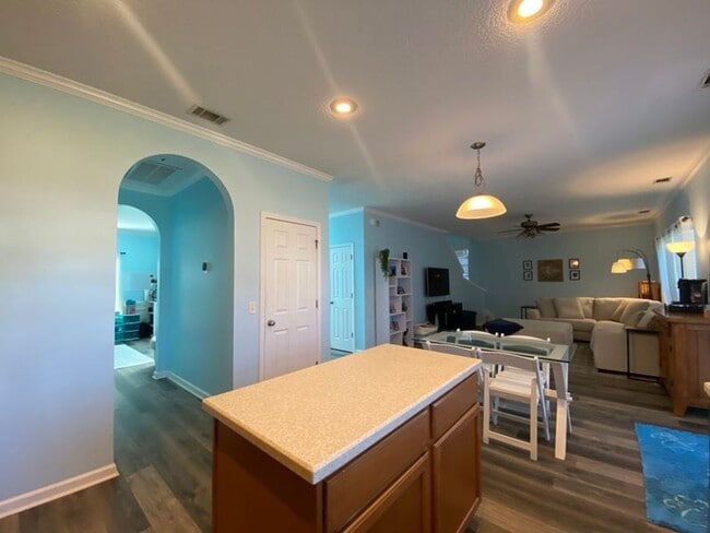 Building Photo - Beautifully Maintained Home in Prime Savannah Location