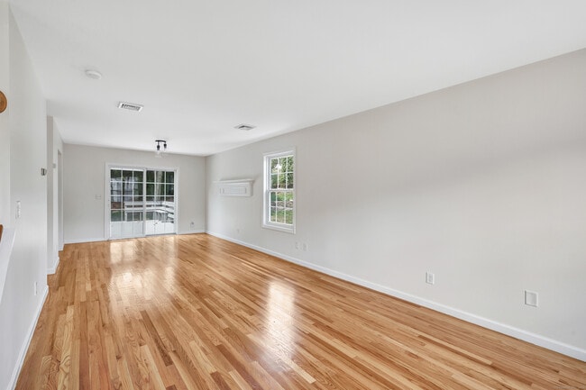 Building Photo - 18 Kathryn Dr