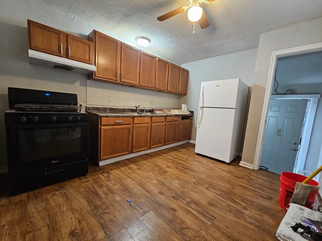 Building Photo - 754 Durbin St