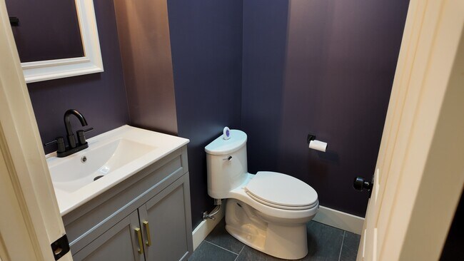 Building Photo - Modern Brand New 2 Bdrm in OTR – Stylish Finishes!