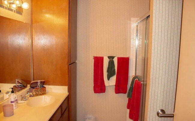 Building Photo - Bakersfield, CA