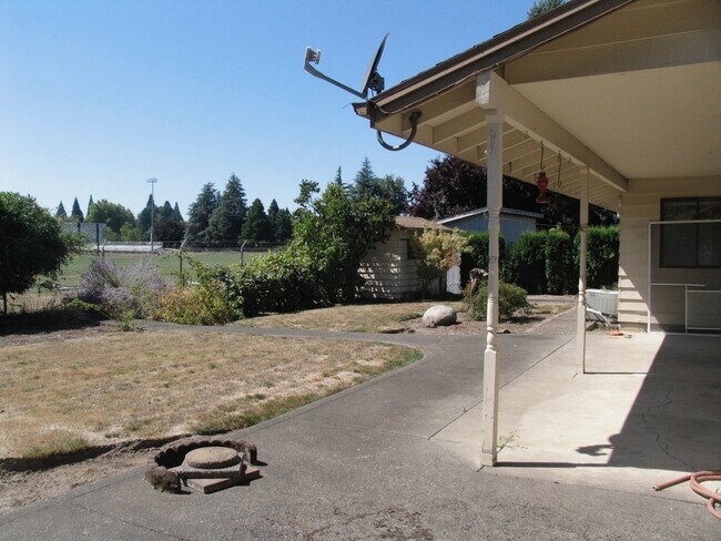 Building Photo - Nice Home in Hillsboro