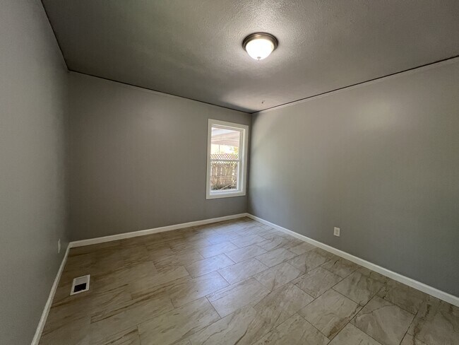 Building Photo - 2157 Nelms Dr SW