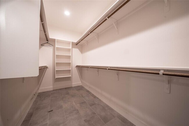 Building Photo - 21802 Surrey Ln