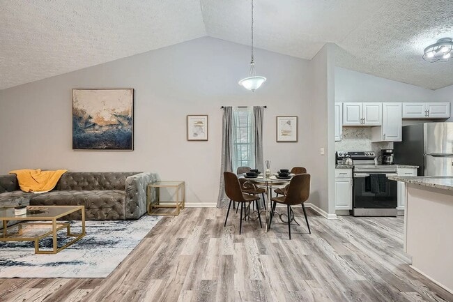 Building Photo - Modern 2 BD 2 BA Home in a Desirable South Atlanta Community