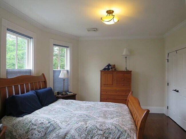 Building Photo - 19 Anson St