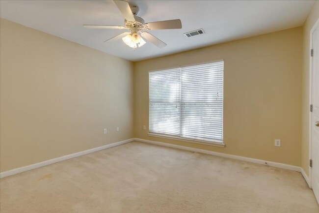 Building Photo - 3 Bedroom Townhome Woodlands of Clemson