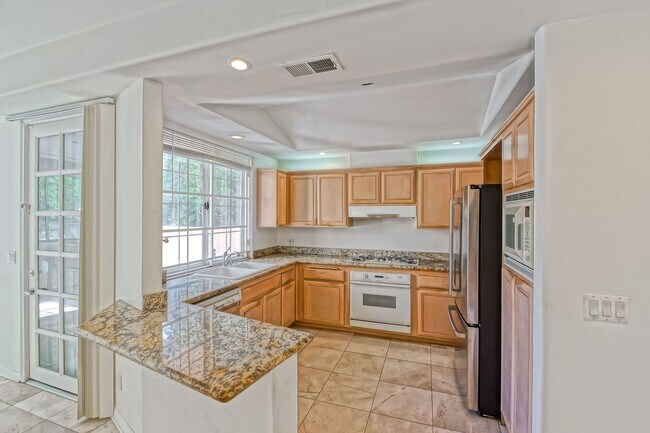 Building Photo - **Move in Special $1000 Off Third Months Rent** Remodeled Corner 3+2 Unit with Luxury Finishes Ne...