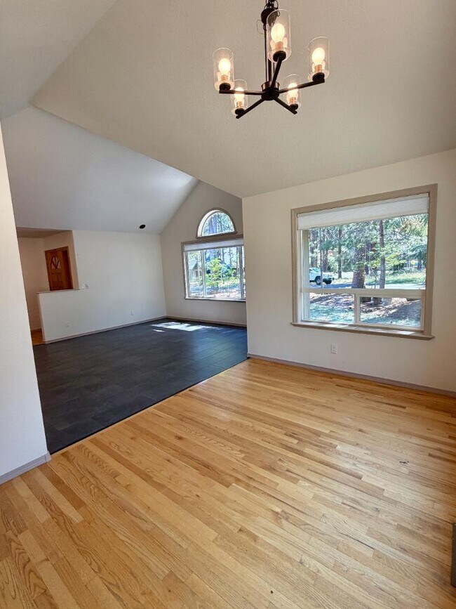Building Photo - 61171 Minaret Cir