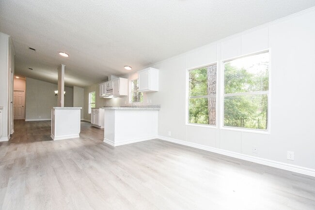 Building Photo - Be part of this cozy community at Roy Harris Loop