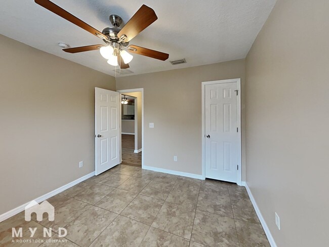 Building Photo - 3217 Spooner Dr