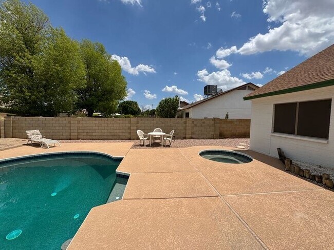 Building Photo - Glendale 4br With Pool