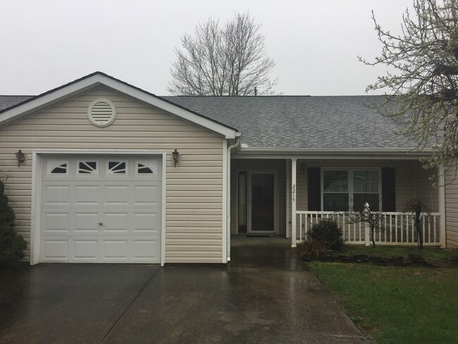 Primary Photo - 2BR/ 2BA 1 Car Garage Condo in West Knox -...