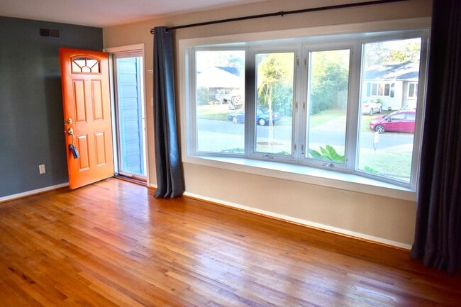 Building Photo - Updated 3 bedroom home in Norfolk
