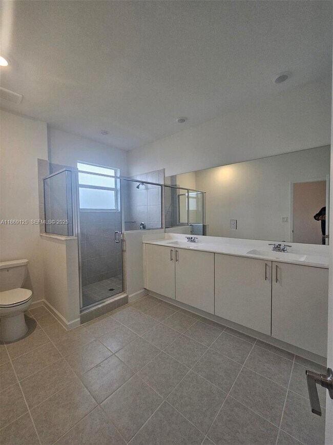 Building Photo - 2785 SE 25th Ave