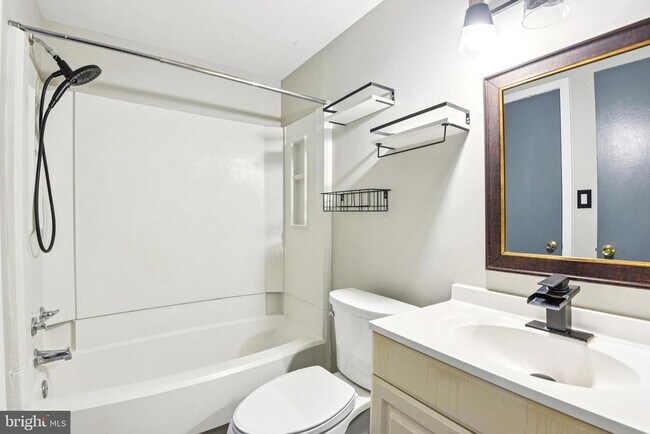 Building Photo - 9717 Hellingly Pl