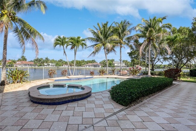 Building Photo - 926 Marina Dr