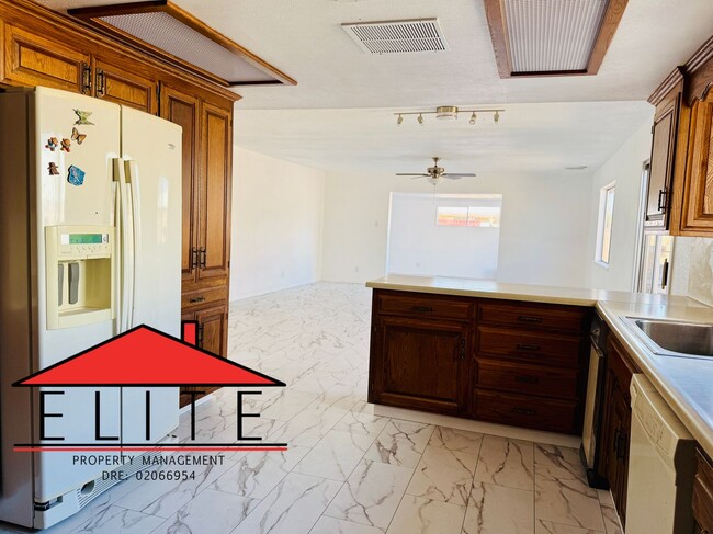 Building Photo - AVAILABLE NOW!