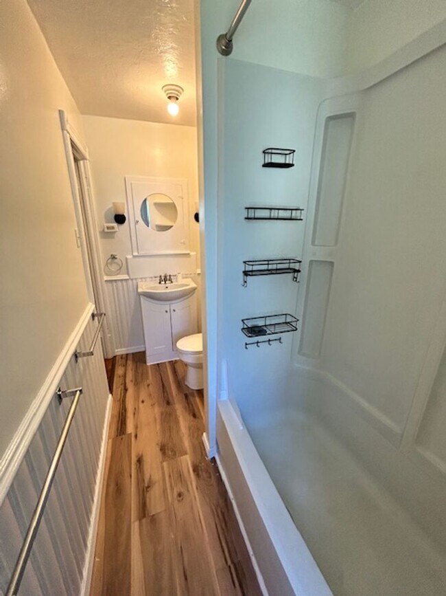 Building Photo - Spacious 2-Bedroom Apartment with Bonus Room – $850/month