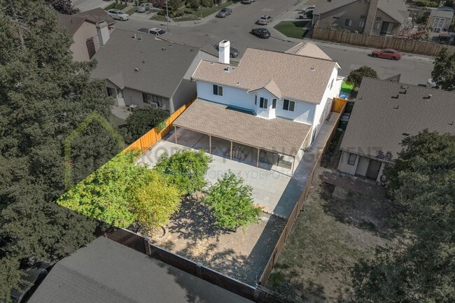 Building Photo - Completely Renovated 4-Bedroom Home with M...