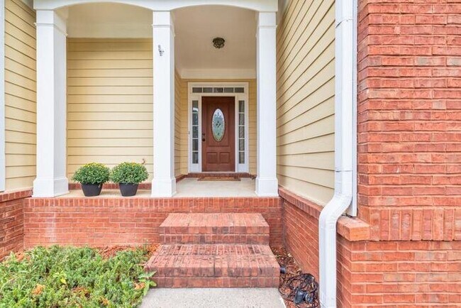 Building Photo - House 4 Beds 2 Baths