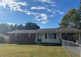 Building Photo - 208 SE Dockery Ln