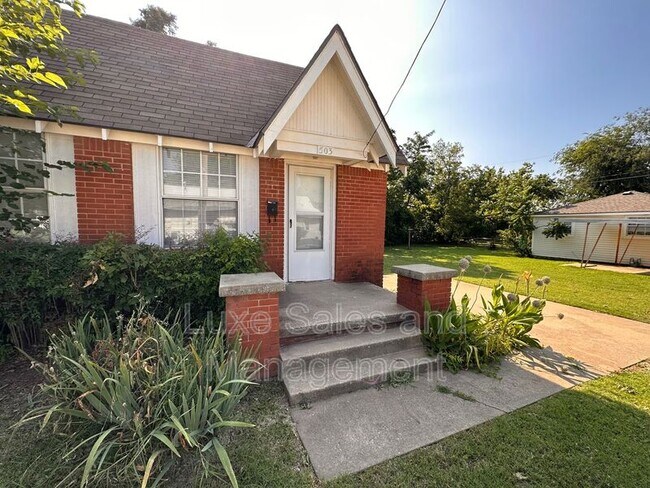 Building Photo - 503 N Baumann Ave