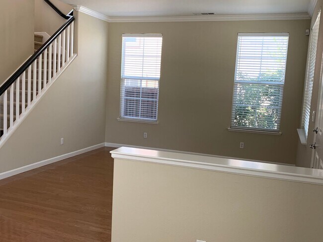 Building Photo - Stunning 4 bed/2.5 bath home in San Ramon
