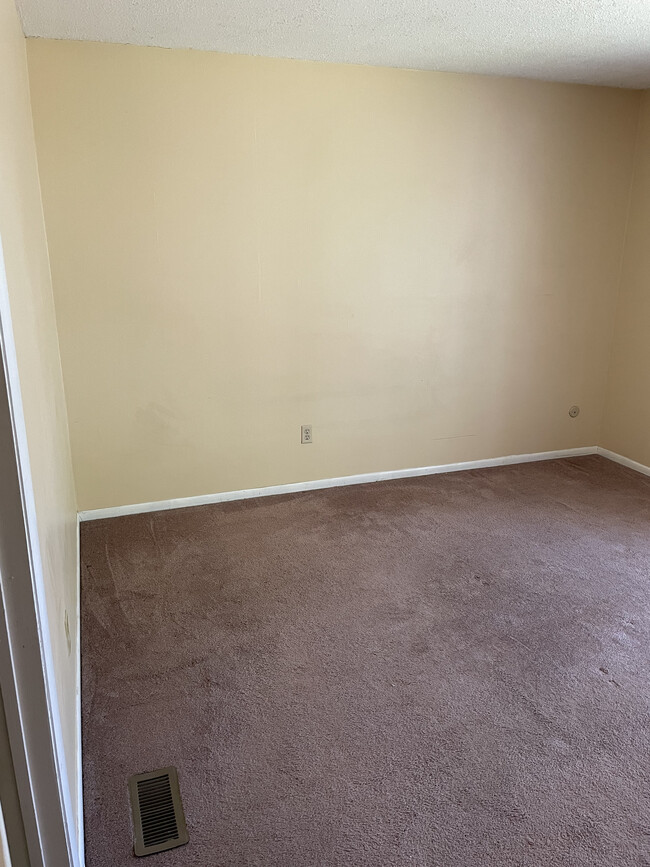 Building Photo - Rent Now! 2 Bed / 2.5 Bath - $1,550/Mo