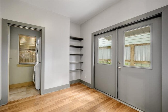 Building Photo - 1203 E 2nd St